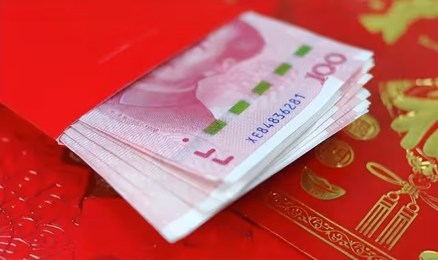 過年,姥姥給孩子紅包1萬,奶奶只給200,孩子爸爸感覺「丟人」