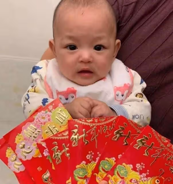 過年,姥姥給孩子紅包1萬,奶奶只給200,孩子爸爸感覺「丟人」