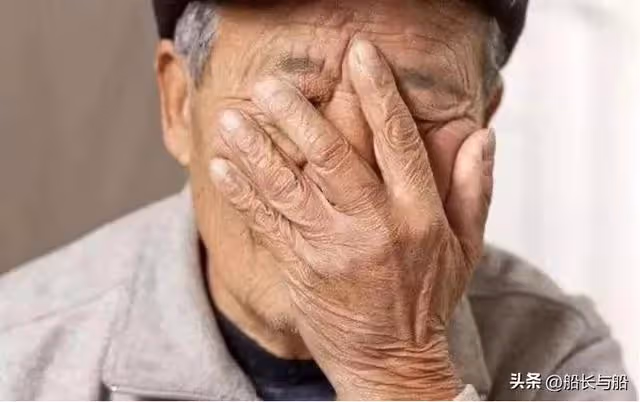 兒子開豪車回農村過年，59歲父親怒斥：沒房還借錢買車，咋想的