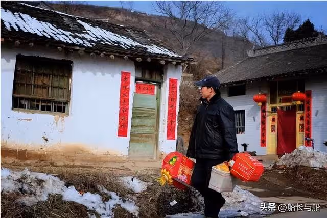 兒子開豪車回農村過年,59歲父親怒斥:沒房還借錢買車,咋想的
