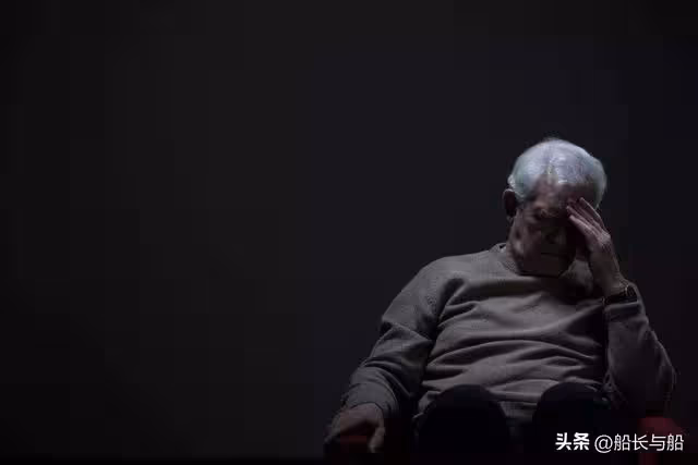 兒子開豪車回農村過年,59歲父親怒斥:沒房還借錢買車,咋想的