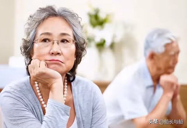 2對夫妻抱團養老,不到半年就散夥,64歲大媽哭訴:老伴差點沒了