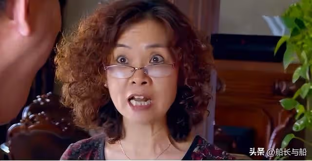 2對夫妻抱團養老,不到半年就散夥,64歲大媽哭訴:老伴差點沒了