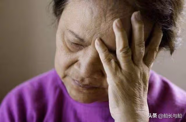 2對夫妻抱團養老,不到半年就散夥,64歲大媽哭訴:老伴差點沒了