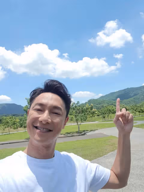 退休是第二人生開始!54歲「凍齡男星」謝祖武從小窮怕了,靠投資「早早存好退休金」,曝四點理財宗旨:最重點是不要貪!