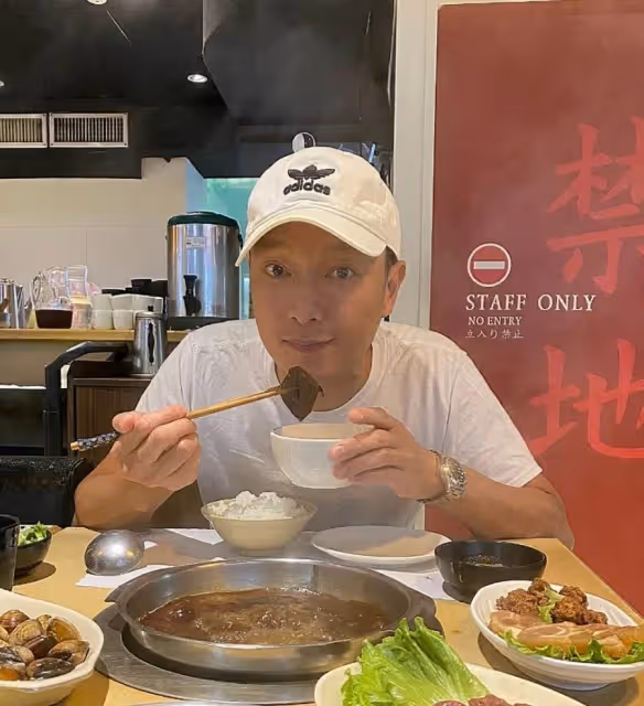退休是第二人生開始!54歲「凍齡男星」謝祖武從小窮怕了,靠投資「早早存好退休金」,曝四點理財宗旨:最重點是不要貪!