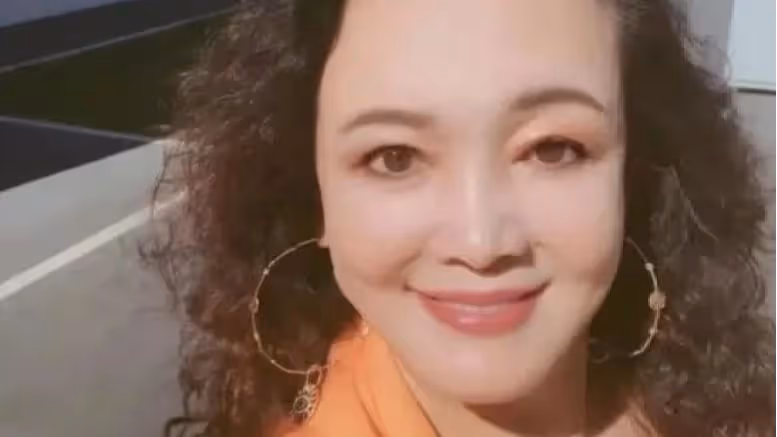 被大S拉黑後，張蘭直播間玩「把尿梗」，是無下限還是被逼無奈？