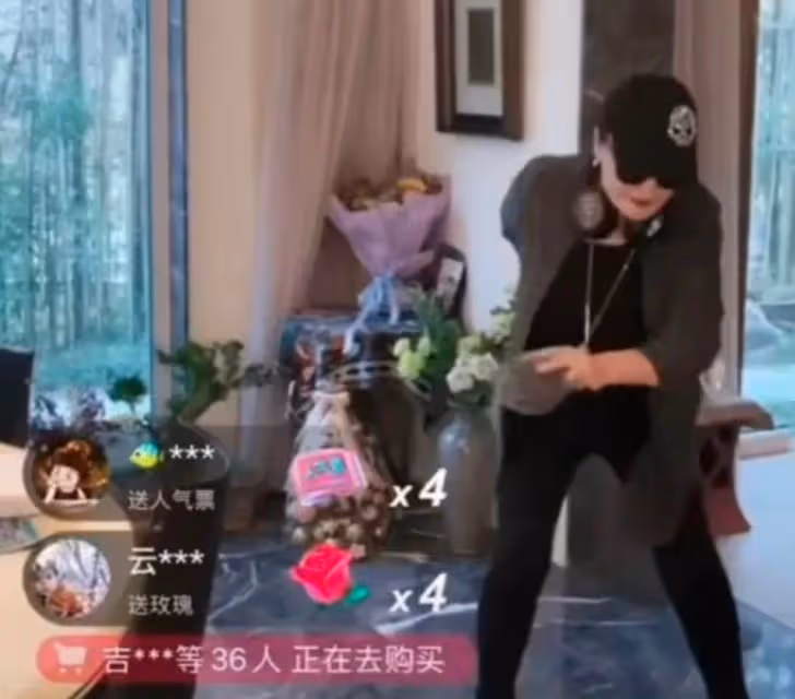 被大S拉黑後，張蘭直播間玩「把尿梗」，是無下限還是被逼無奈？