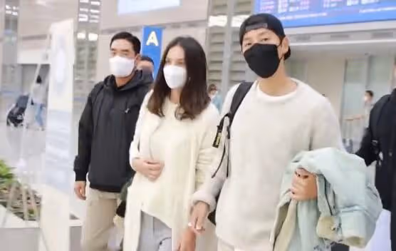宋仲基官宣再婚當爸,妻子舉家搬到韓國準備分娩,孕肚照首曝光