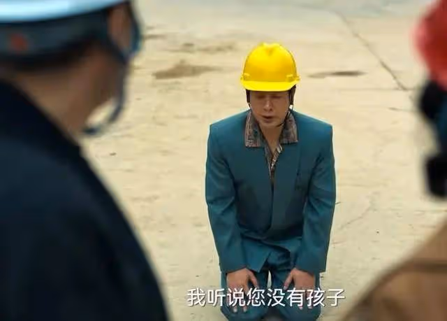 「草根逆襲」高啟強，跪求泰叔做乾爹，緊握成功三要素反拿捏