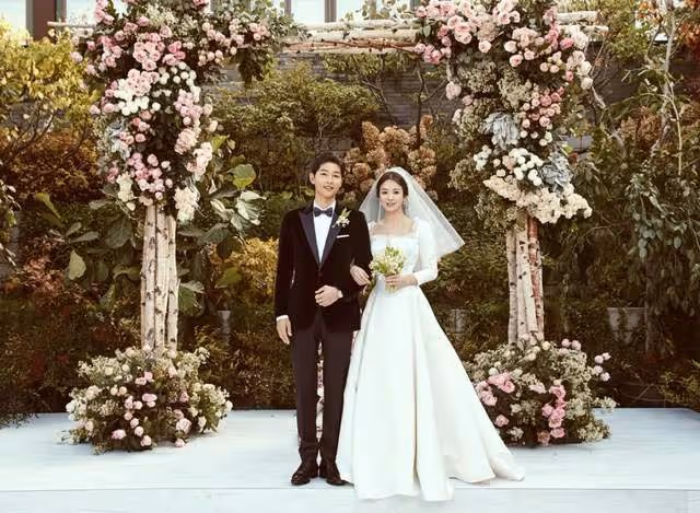 恭喜!宋仲基與英國女友認愛僅一個月官宣當爸,喬妹「拒」送祝福