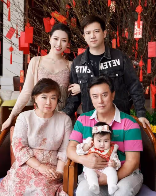 陳佩斯妹妹全家福曝光!老公帥氣學霸女兒漂亮,女婿是廣東富二代