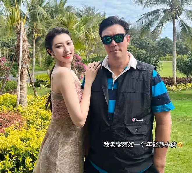 陳佩斯妹妹全家福曝光!老公帥氣學霸女兒漂亮,女婿是廣東富二代