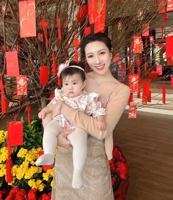 陳佩斯妹妹全家福曝光!老公帥氣學霸女兒漂亮,女婿是廣東富二代