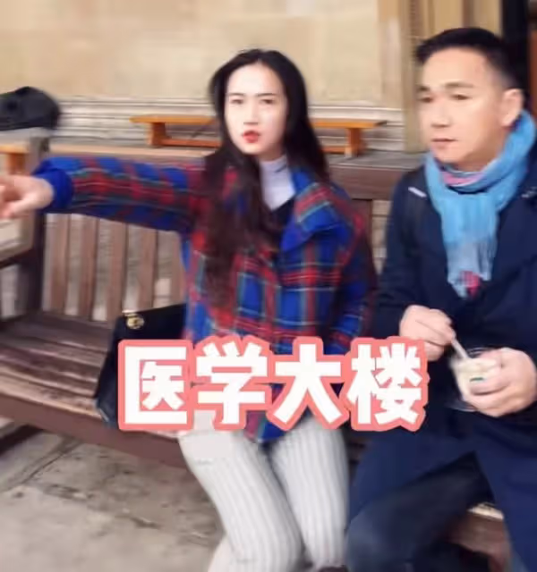 駱達華夫婦參觀女兒學校,21歲愛女顏值高,全球排名第8大學讀醫