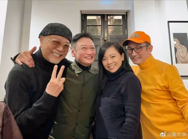 《壹號皇庭》演員再聚首!歐陽震華鬍子花白,吳啟華穿著亮眼