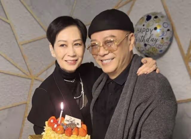 《壹號皇庭》演員再聚首!歐陽震華鬍子花白,吳啟華穿著亮眼