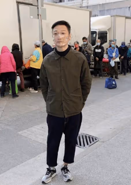 《壹號皇庭》演員再聚首!歐陽震華鬍子花白,吳啟華穿著亮眼