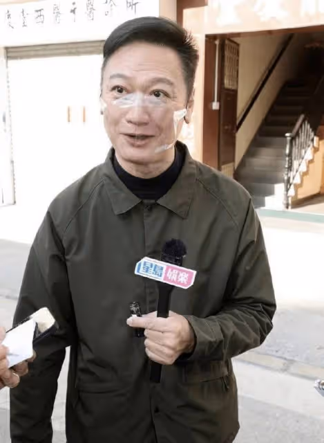 《壹號皇庭》演員再聚首!歐陽震華鬍子花白,吳啟華穿著亮眼