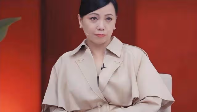 《壹號皇庭》演員再聚首!歐陽震華鬍子花白,吳啟華穿著亮眼