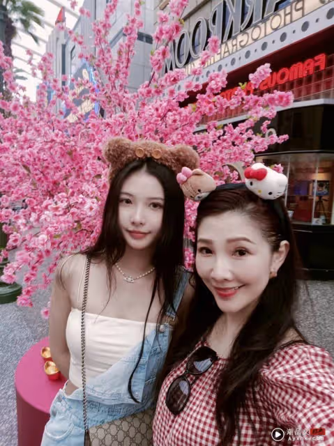 超正主播母女同框「天使美貌」根本像姊妹!網看傻眼狂喊:基因太強