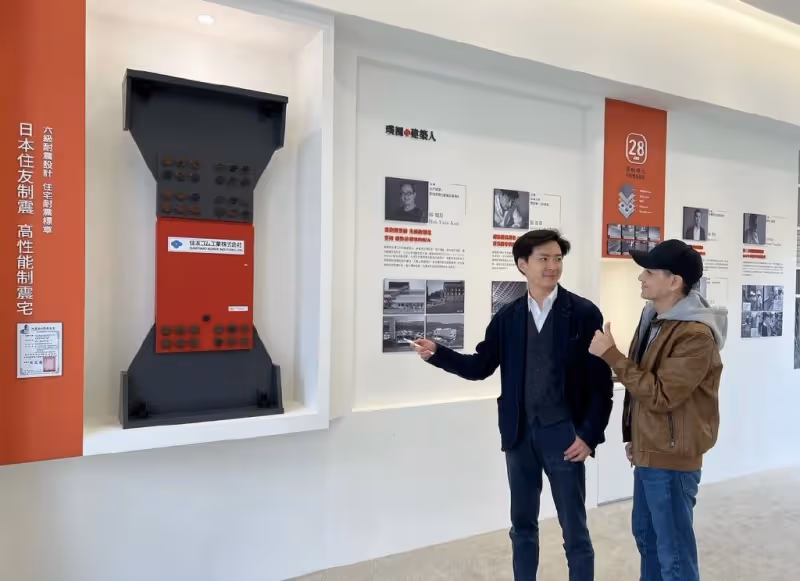 林志穎車禍後復出在即,現身公司宣傳建築項目,臉頰未留疤痕無瑕疵