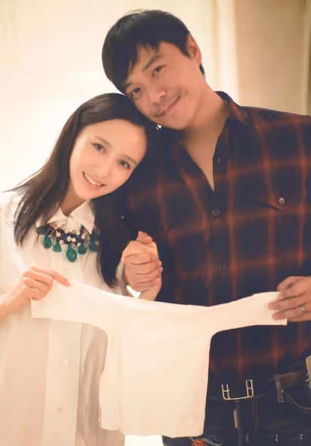 佟麗婭慶兒子滿7歲,朵朵被媽媽養成小胖子,母子海邊追逐超有愛