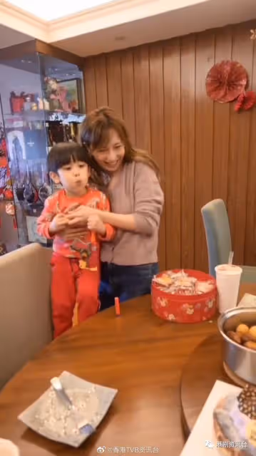 漏口風有男友隨時做人妻？TVB當紅女星到姐妹家拜年與一男子互動引關注