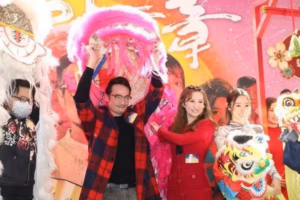 計劃二人世界外游!TVB人氣視帝曝不敢再生,稱已有三娃見好就收