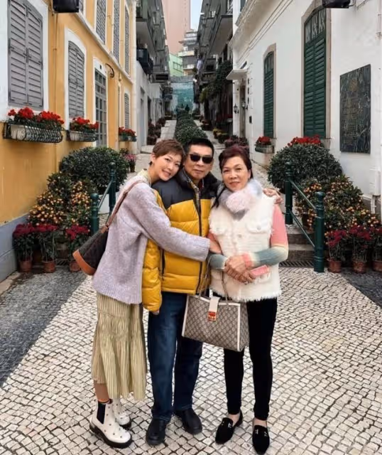 與老公約定再造人!港女星新年回娘家補擺喜酒,被預測兔年再懷孕