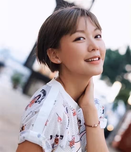 與老公約定再造人!港女星新年回娘家補擺喜酒,被預測兔年再懷孕
