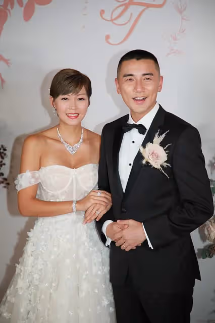 與老公約定再造人!港女星新年回娘家補擺喜酒,被預測兔年再懷孕