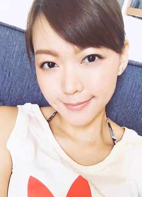 與老公約定再造人!港女星新年回娘家補擺喜酒,被預測兔年再懷孕