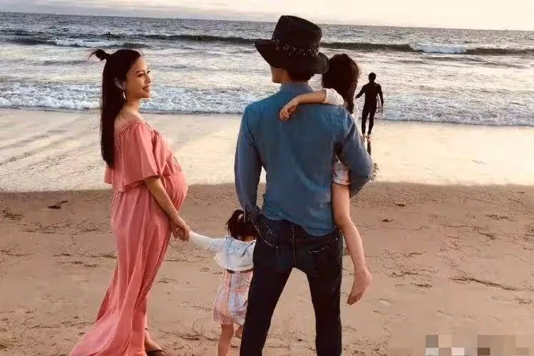 李靚蕾:淪為家庭主婦很可悲,婚變後為省錢,孩子業餘生活很普通