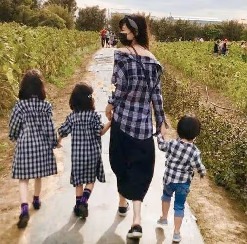 李靚蕾:淪為家庭主婦很可悲,婚變後為省錢,孩子業餘生活很普通