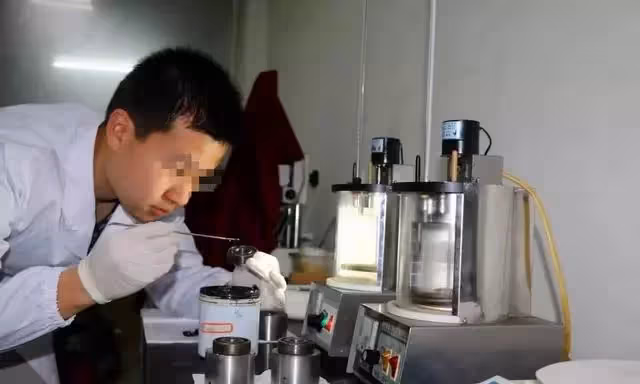案例:婆婆在家裡是母老虎,兒媳一回家就不鬧了:她是博士,我怕
