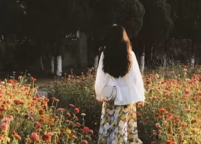我媽給侄子和我女兒每人1000塊壓歲錢,弟弟走後,她讓我退她800