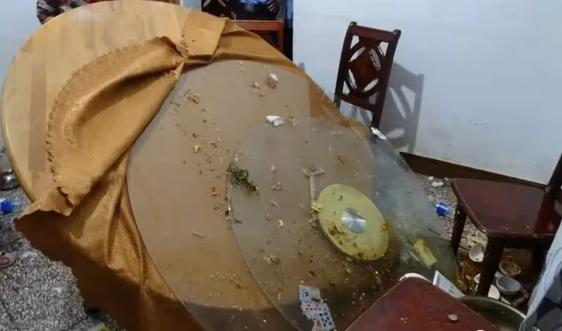 寶媽喂完母乳後,發現飯菜全被吃光,怒掀餐桌:難道我不是人