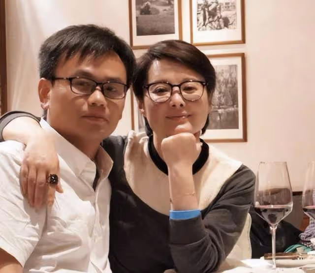 曝袁立回祖籍地過年,穿老奶奶棉服似農村婦女,發福蒼老到認不出