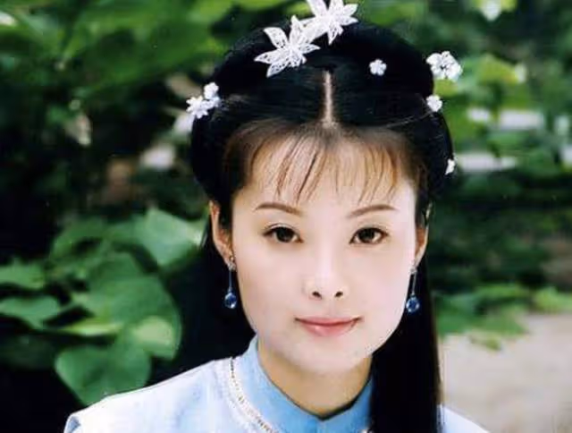 曝袁立回祖籍地過年,穿老奶奶棉服似農村婦女,發福蒼老到認不出