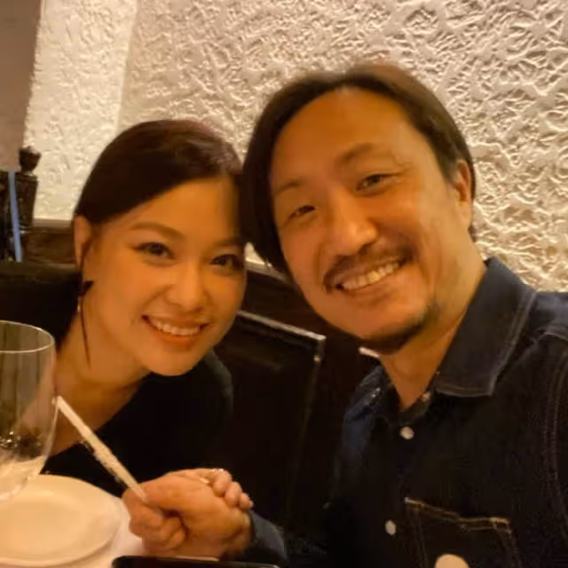 50歲鄭中基一家四口同框賀新年,43歲余思敏頻頻暗示,疑懷三胎