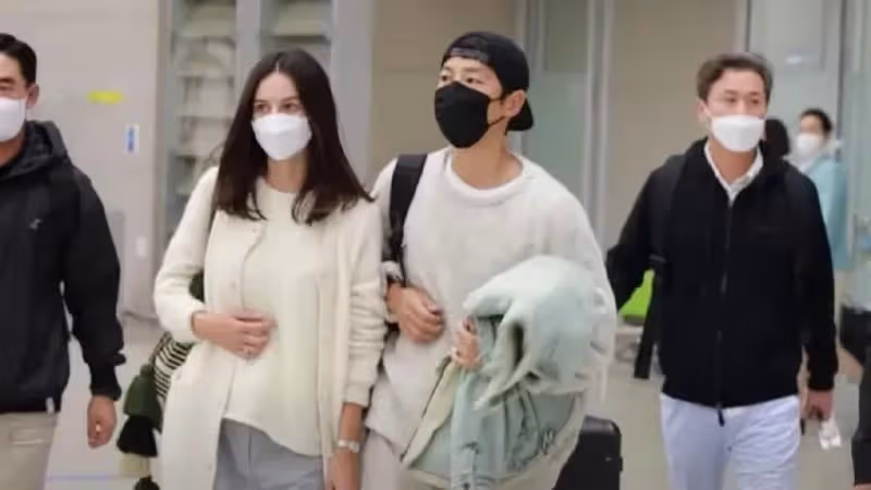 宋仲基官宣再婚當爸,妻子挺孕肚逛母嬰店,無名指大鑽戒搶鏡