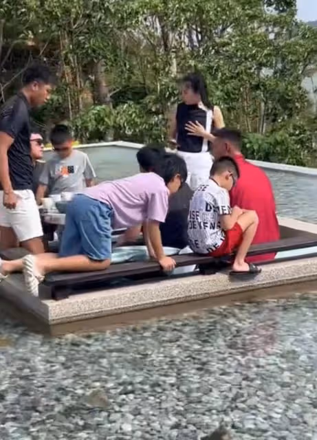 易建聯攜全家泰國度假!高顏值老婆長腿吸睛,美國籍兒子身高搶鏡