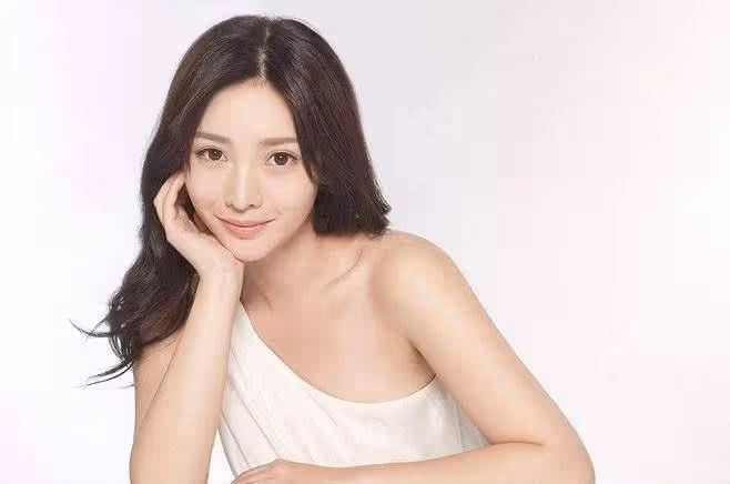 他是柳岩的伯樂,柳岩的成功離不開他,網友:在一起!