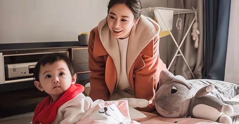 姐給弟家兩個孩子各一千，弟給姐的一個孩子二百，給完又借了回去