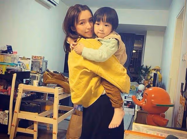 TVB知名童顏女神懷二胎出血!到醫院打安胎針,盆骨兩側都是淤青