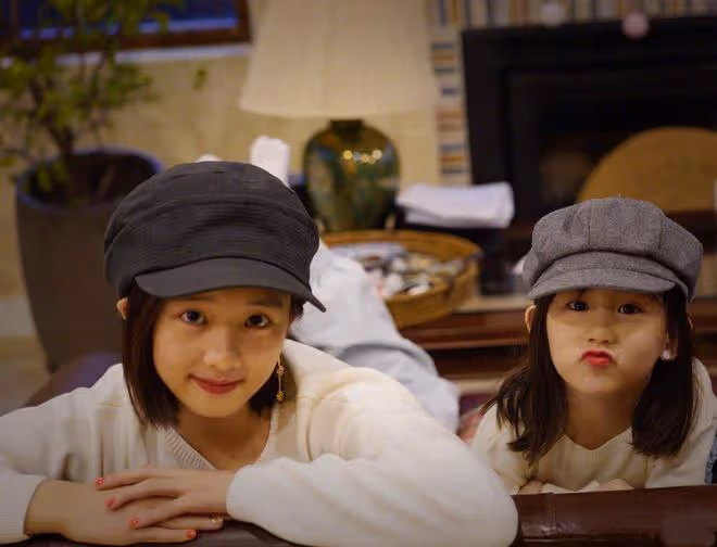 黃磊9歲小女兒挑戰煙燻妝,多多妹妹氣場全開,鏡頭表現力超強