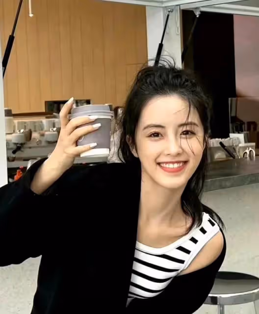 胡歌隱婚多年突然官宣,疑似老婆被曝光,不是明星只是一個白富美