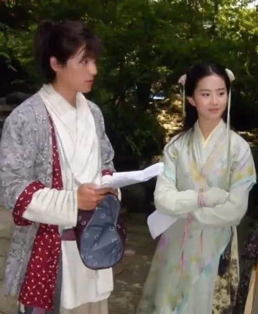 胡歌隱婚多年突然官宣,疑似老婆被曝光,不是明星只是一個白富美