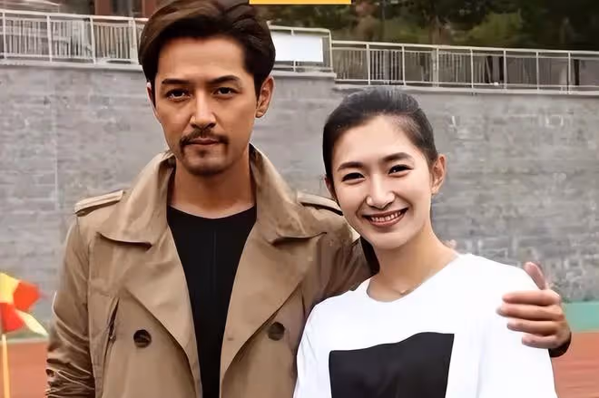 胡歌結婚生女引爆熱搜，老婆正面照或曝光，疑月初進月子中心待產